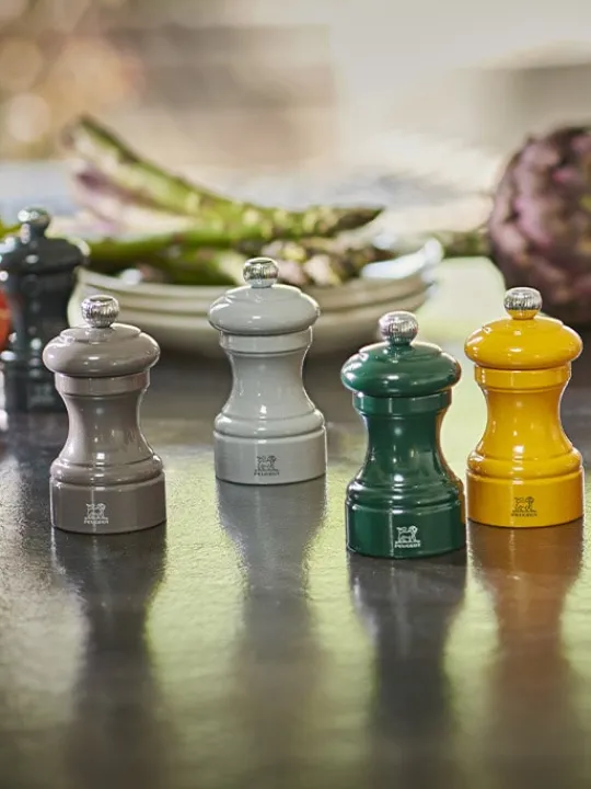 bistro_manual_wooden_salt_mill_in_forest_green_gloss_cm_6.webp Outlet Bistro Manual wooden salt mill in forest green gloss, 10cm Salt | Salt Mills