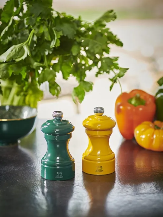 bistro_manual_wooden_salt_mill_in_forest_green_gloss_cm_7.webp Outlet Bistro Manual wooden salt mill in forest green gloss, 10cm Salt | Salt Mills