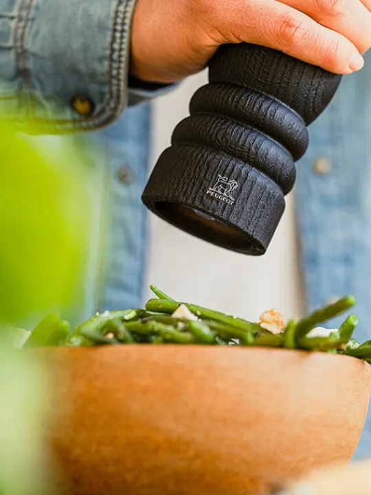 Store Bistro nature black Manual upcycled wooden salt mill in black, 10cm Salt | Salt Mills