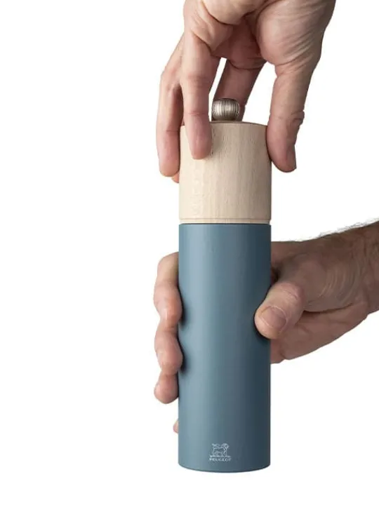 Store Boreal Manual beech wood pepper mill in celestial blue, 21cm Pepper | Pepper Mills