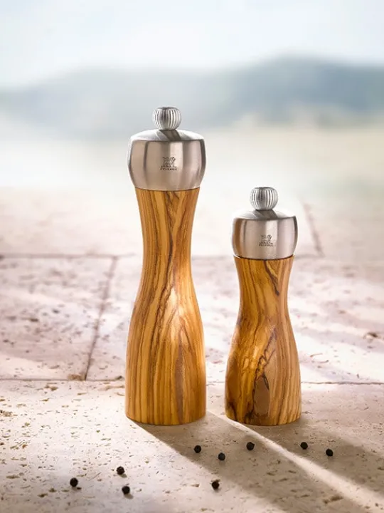 fidji_manual_salt_mill_in_olive_wood_and_stainless_steel__cm_5.webp Best Sale Fidji Manual salt mill in olive wood and stainless steel 15 cm Salt | Salt Mills