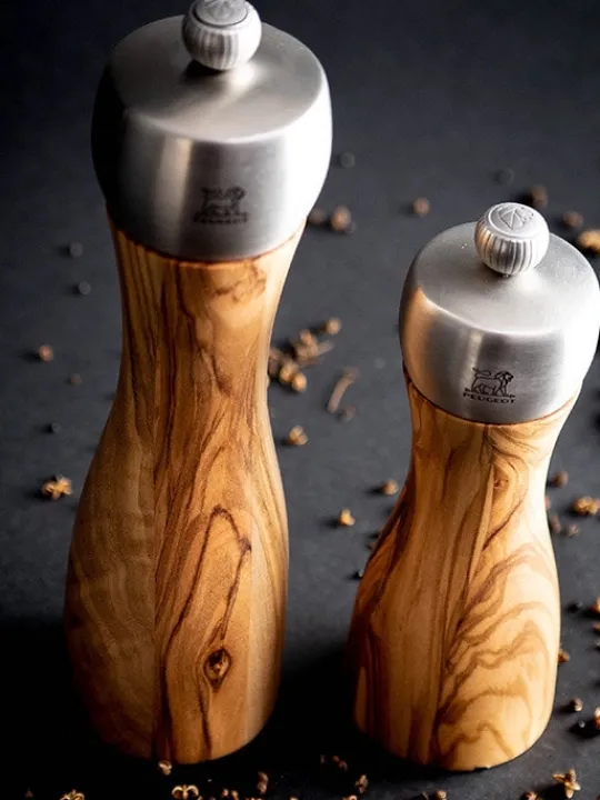 fidji_manual_salt_mill_in_olive_wood_and_stainless_steel__cm_7.webp Best Sale Fidji Manual salt mill in olive wood and stainless steel 15 cm Salt | Salt Mills