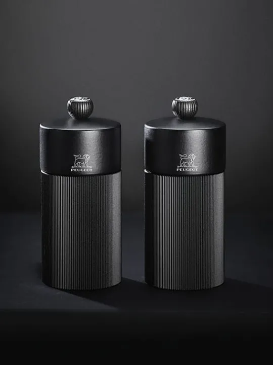 Online Line Manual aluminium and wooden salt mill, matt black, 12cm Salt | Salt Mills