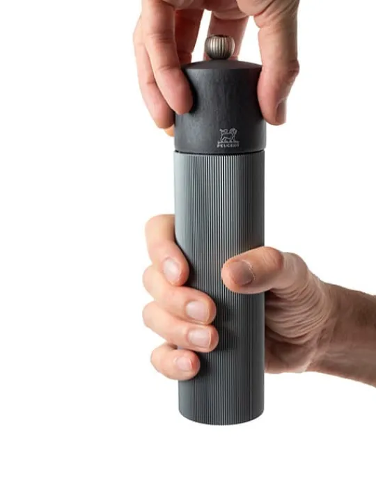 line_manual_pepper_mill_in_aluminium_and_wood_carbon_in_3.webp Cheap Line Manual pepper mill in aluminium and wood, carbon, 8,66in Pepper | Pepper Mills