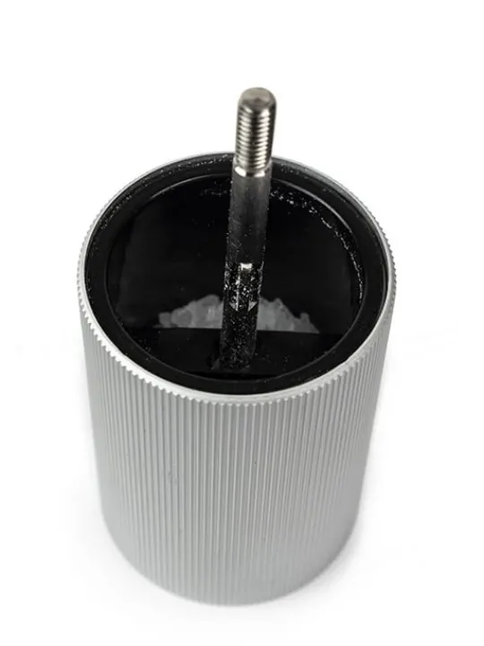 line_manual_salt_mill_with_an_aluminium_finish_cm_4.webp Discount Line Manual salt mill with an aluminium finish, 18cm Salt | Salt Mills