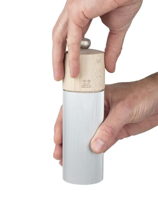 line_manual_salt_mill_with_an_aluminium_finish_cm_5.webp Discount Line Manual salt mill with an aluminium finish, 18cm Salt | Salt Mills