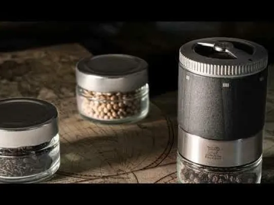 Hot Maestro Maestro gift box including u'select pepper mill in grey, 3 premium peppers, 3 interchangeable glass jars & marker pen For The Foodie | For The Host With The Most