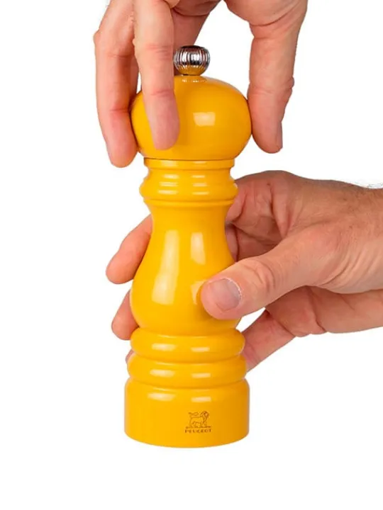 paris_manual_wooden_salt_mill_in_saffron_yellow_gloss_cm_5.webp Fashion Paris Manual wooden salt mill in saffron gloss, 18cm Salt | Salt Mills