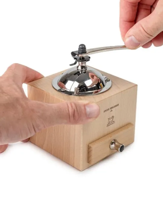 roellinger_natural_manual_wooden_pepper_mill_with_handle__cm_5.webp Fashion Roellinger manual wooden pepper mill with handle, 13 cm Pepper | Pepper Mills